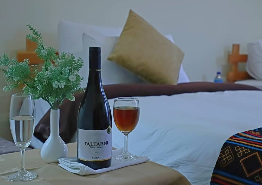 华丽双人房或双床房, 山谷景观 | 客房内保险箱、办公桌、笔记本电脑工作区、熨斗/熨衣板