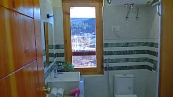 Deluxe Double or Twin Room, Valley View | Bathroom | Free toiletries, hair dryer, slippers, towels