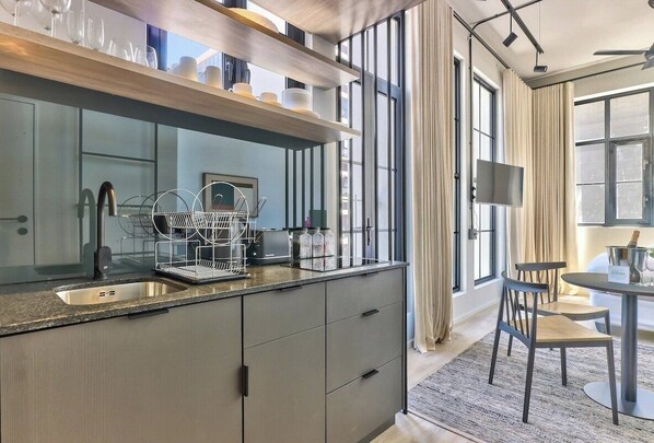 المنشأة من الداخل