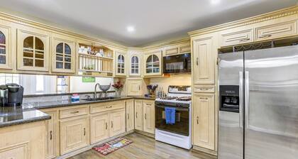 7 Mi to Dtwn Houston: Family Home w/ Patio & Yard