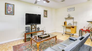 Rumah (3 Bedrooms) | Bagian depan properti