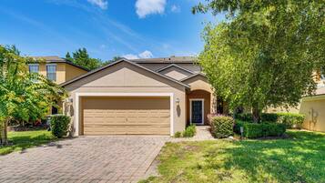 House (6 Bedrooms) | Interior