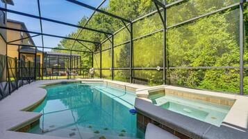 House (6 Bedrooms) | Front of property