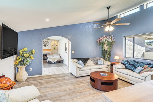 4 Mi to Beach & Boat Ramp: Lake Havasu City Abode!