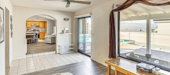 4 Mi to Beach & Boat Ramp: Lake Havasu City Abode!