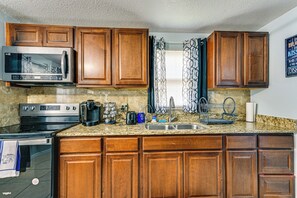 House (3 Bedrooms) | Interior - 7 Mi to Busch Gardens: Tampa Gem w/ Yard! (Tampa)