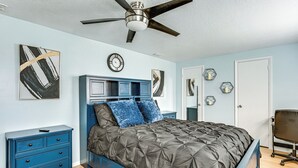 A bedroom with a bed, a nightstand, a desk, and a chair. - 7 Mi to Busch Gardens: Tampa Gem w/ Yard! (Tampa)