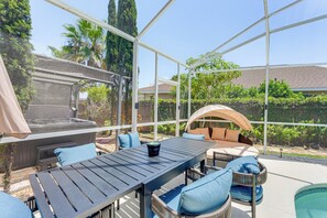 Interior - Hot Tub & Movie Theater: Family Oasis in Kissimmee (Kissimmee)