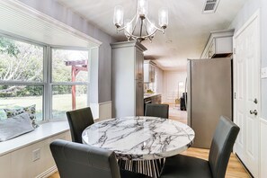 House (3 Bedrooms) | Interior - Family Home in Ft Worth Suburbs Near Benbrook Lake (Crowley)