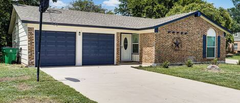House (3 Bedrooms) | Front of property