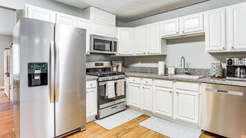 Talo (4 Bedrooms) | Sisätilat