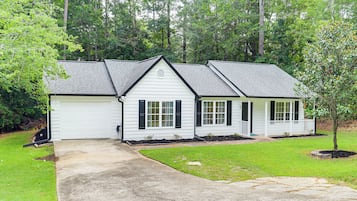 House (4 Bedrooms) | Interior
