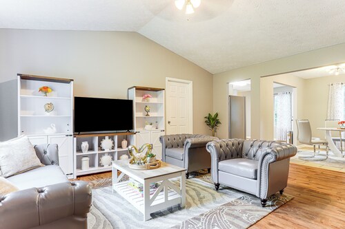 Walk to Dtwn Woodstock: Modern Home w/ Patio!