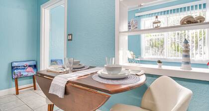 Central Location! Walkable Studio in St Pete Beach