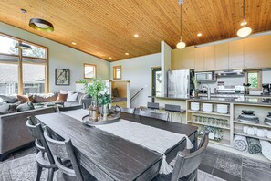 Hús (3 Bedrooms) | Að innan