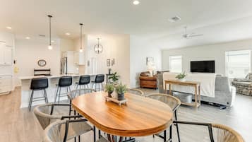 House (3 Bedrooms) | Interior