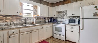 BBQ Ready: Delta Country Home on 30 Acres