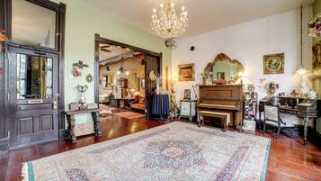 Apartment (0 Bedroom) | Interior