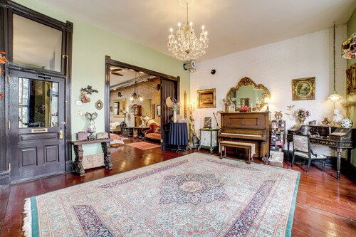 Vintage Studio in Historic Dtwn La Porte!