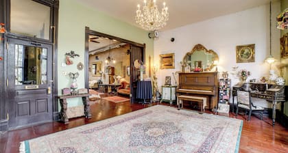 Vintage Studio in Historic Dtwn La Porte!