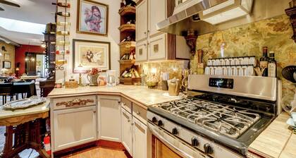 Vintage Studio in Historic Dtwn La Porte!