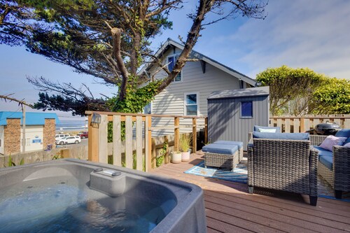 Walk to Shore: Rockaway Beach Retreat w/ Hot Tub!