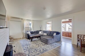 Interior - Walk to Shore: Rockaway Beach Retreat w/ Hot Tub! (Rockaway Beach)