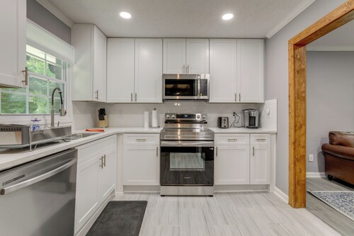 Modern Home w/ Yard Near ATL Attractions!