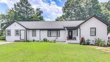 House (3 Bedrooms) | Front of property