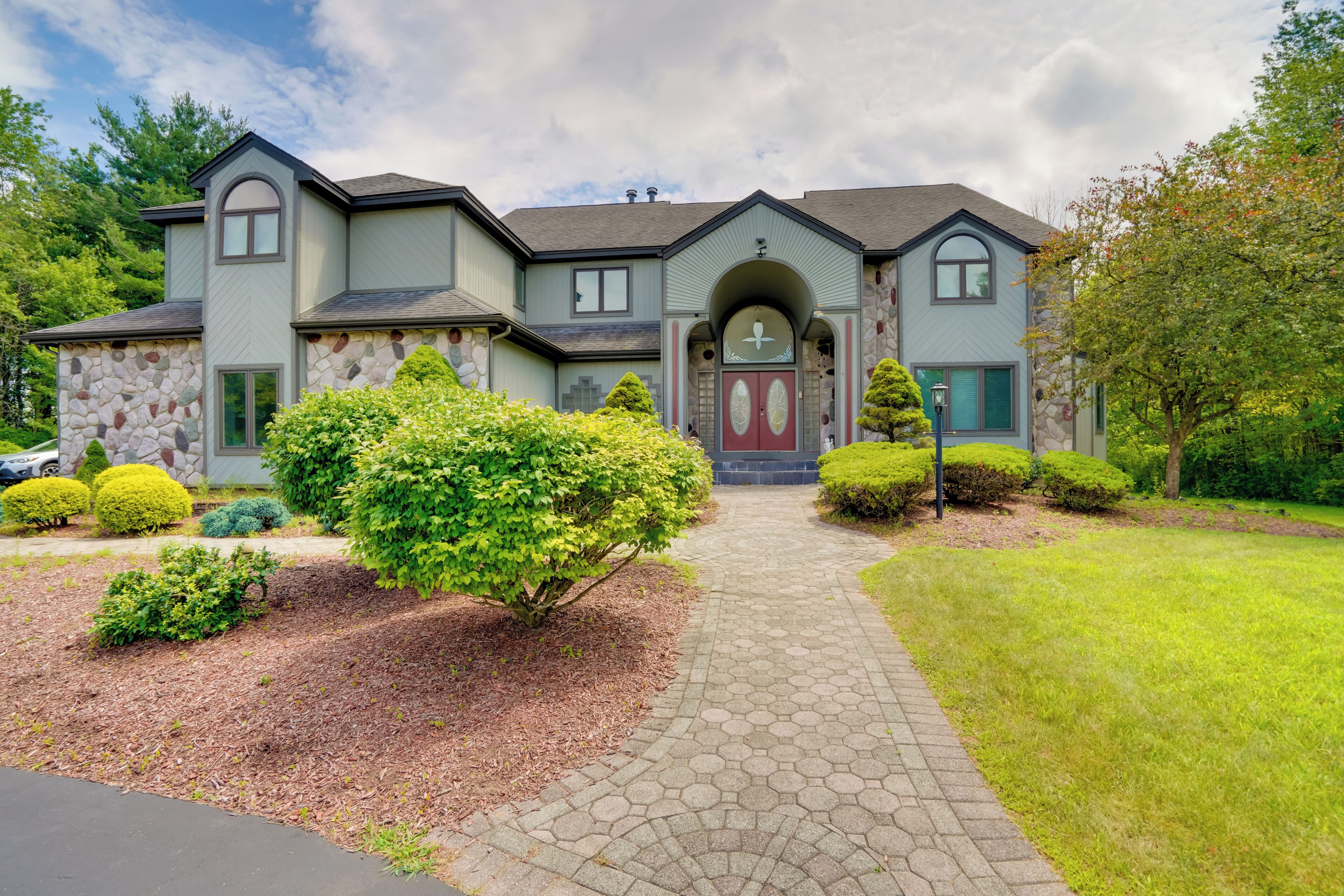 House (6 Bedrooms) | Front of property