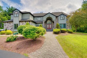 บ้านพัก (6 Bedrooms) | ด้านหน้าที่พัก