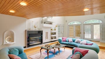 House (6 Bedrooms) | Interior