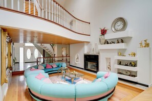 House (6 Bedrooms) | Interior - Luxury Mansion Rental w/ Rec Room in Niskayuna! (Schenectady)