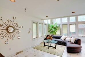 House (6 Bedrooms) | Interior - Luxury Mansion Rental w/ Rec Room in Niskayuna! (Schenectady)