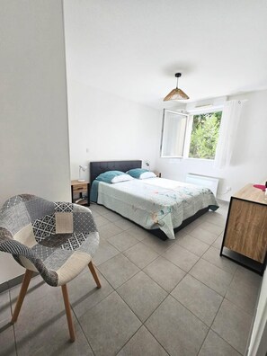 1 bedroom, iron/ironing board, Internet, bed sheets