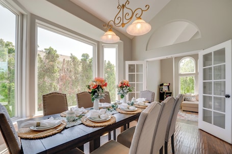 House (4 Bedrooms) | Interior