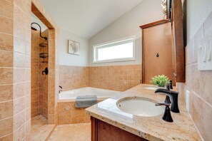 House (4 Bedrooms) | Interior - Private Hot Tub: Home Near Moses Lake Access (Moses Lake)