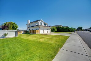 House (4 Bedrooms) | Interior - Private Hot Tub: Home Near Moses Lake Access (Moses Lake)