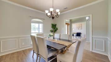 House (4 Bedrooms) | Interior