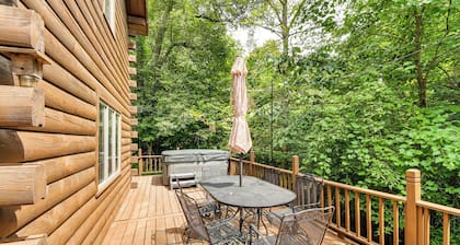 Private Yard: Secluded Hannibal Cabin in the Pines