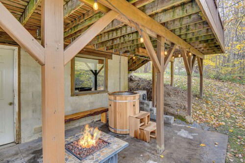 Private Hannibal Cabin With Sauna & Hot Tub!