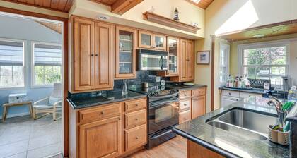 Fish, Swim & Boat: Colonial Beach Bungalow