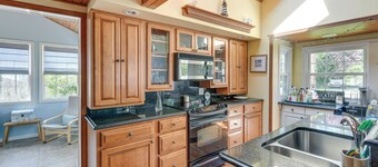 Fish, Swim & Boat: Colonial Beach Bungalow