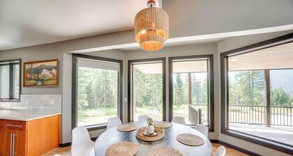 7 Mi to Boat Launch: Luxe Montana Family Home