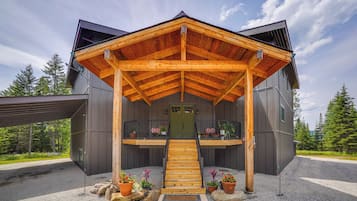 Talo (Multiple Bedrooms) | Sisätilat