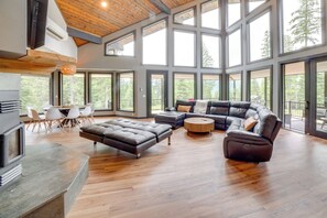 Talo (Multiple Bedrooms) | Sisätilat