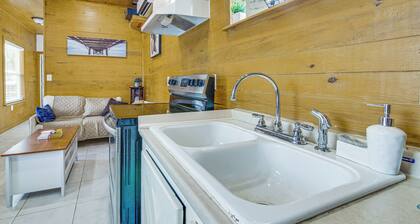 2 Mi to Family Attractions: Brownsville Cottage!