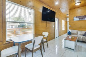 Cottage (2 Bedrooms) | Interior