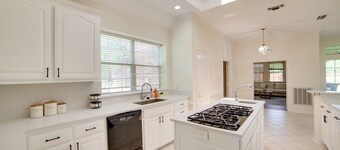 Game Room & Bar: Secluded Getaway in Farmersville