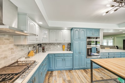 Private Indoor Hot Tub: Fish & Boat on Sylvan Lake